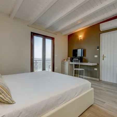 Hotel apartamentowy Garuti Village