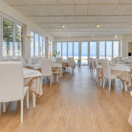 Garuti Village Hotel apartamentowy 3*