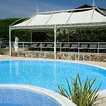 Garuti Village Aparthotel 3*