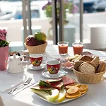 Garuti Village Aparthotel 3*
