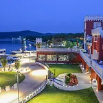 Aparthotel Garuti Village 3*