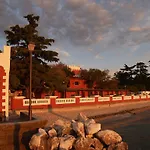 Garuti Village 3*