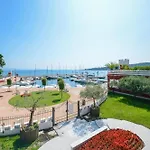 Garuti Village Aparthotel 3*