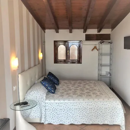 Garuti Village 3* פאדנג'ה סול גארדה