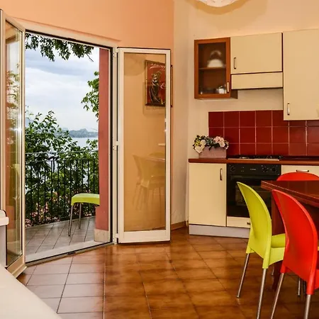 Garuti Village מלון דירות 3*