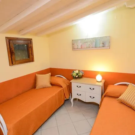 Garuti Village 3* פאדנג'ה סול גארדה