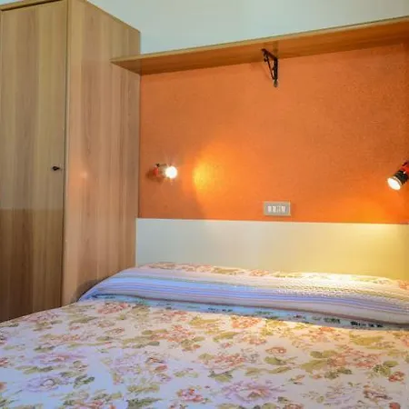 Garuti Village 3* פאדנג'ה סול גארדה