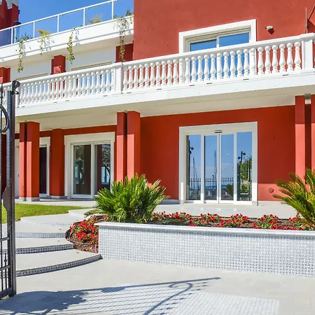 Garuti Village 3*