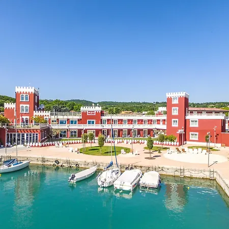 Garuti Village Aparthotel 3*