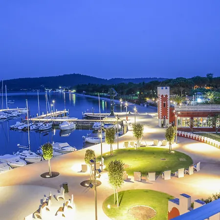 Aparthotel Garuti Village 3*