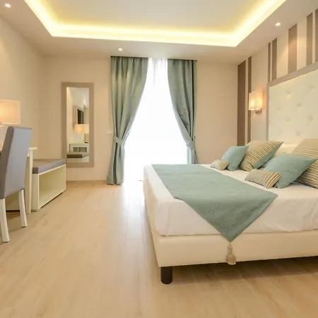 מלון דירות Garuti Village 3*