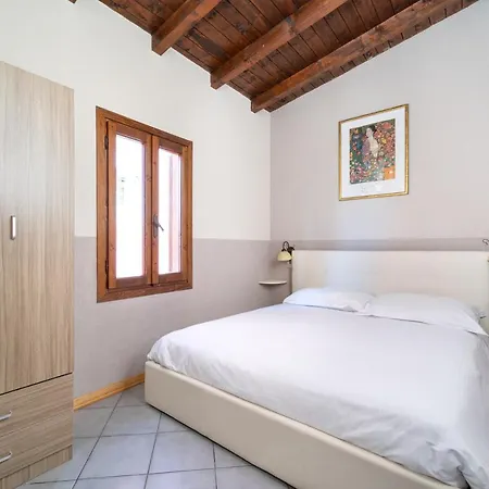 Garuti Village פאדנג'ה סול גארדה